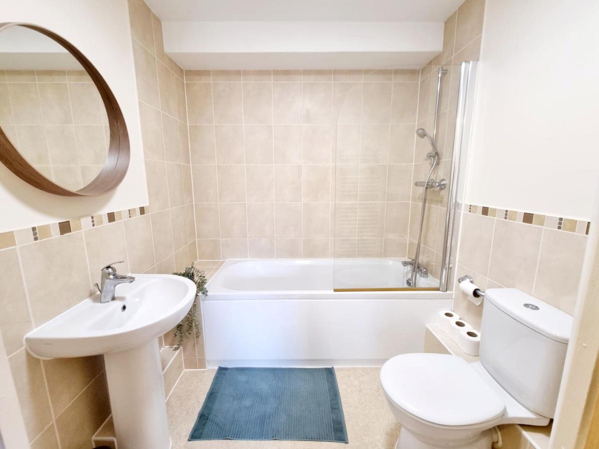Cityscape Haven: 1 Bedroom Apartment With Terrace And City View Bournemouth Exteriör bild