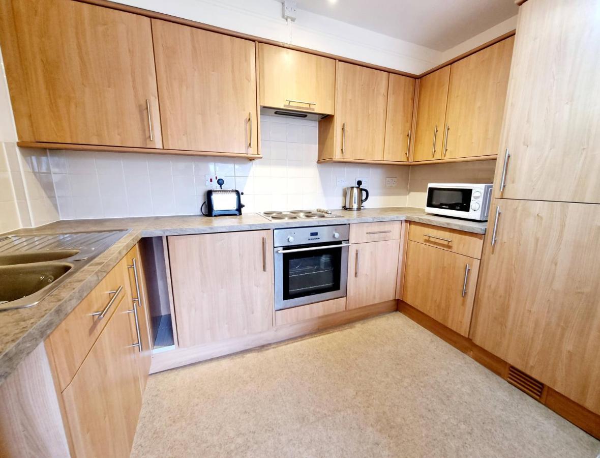 Cityscape Haven: 1 Bedroom Apartment With Terrace And City View Bournemouth Exteriör bild