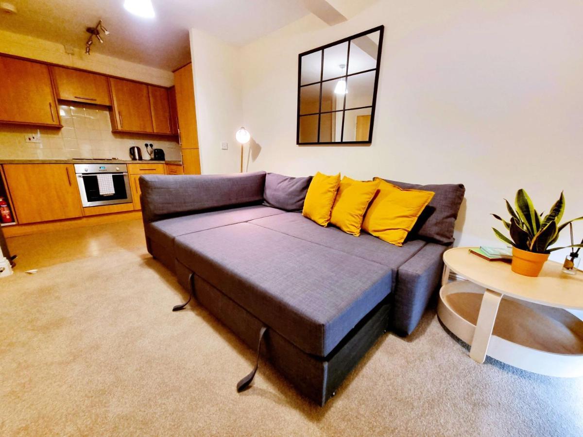 Cityscape Haven: 1 Bedroom Apartment With Terrace And City View Bournemouth Exteriör bild