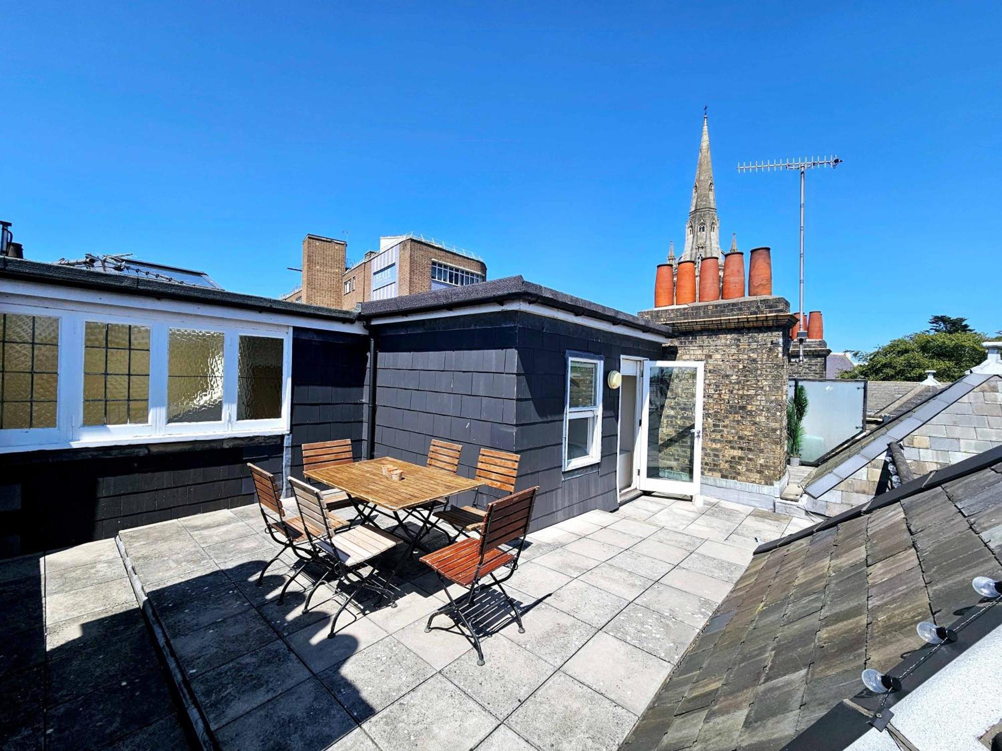 Cityscape Haven: 1 Bedroom Apartment With Terrace And City View Bournemouth Exteriör bild