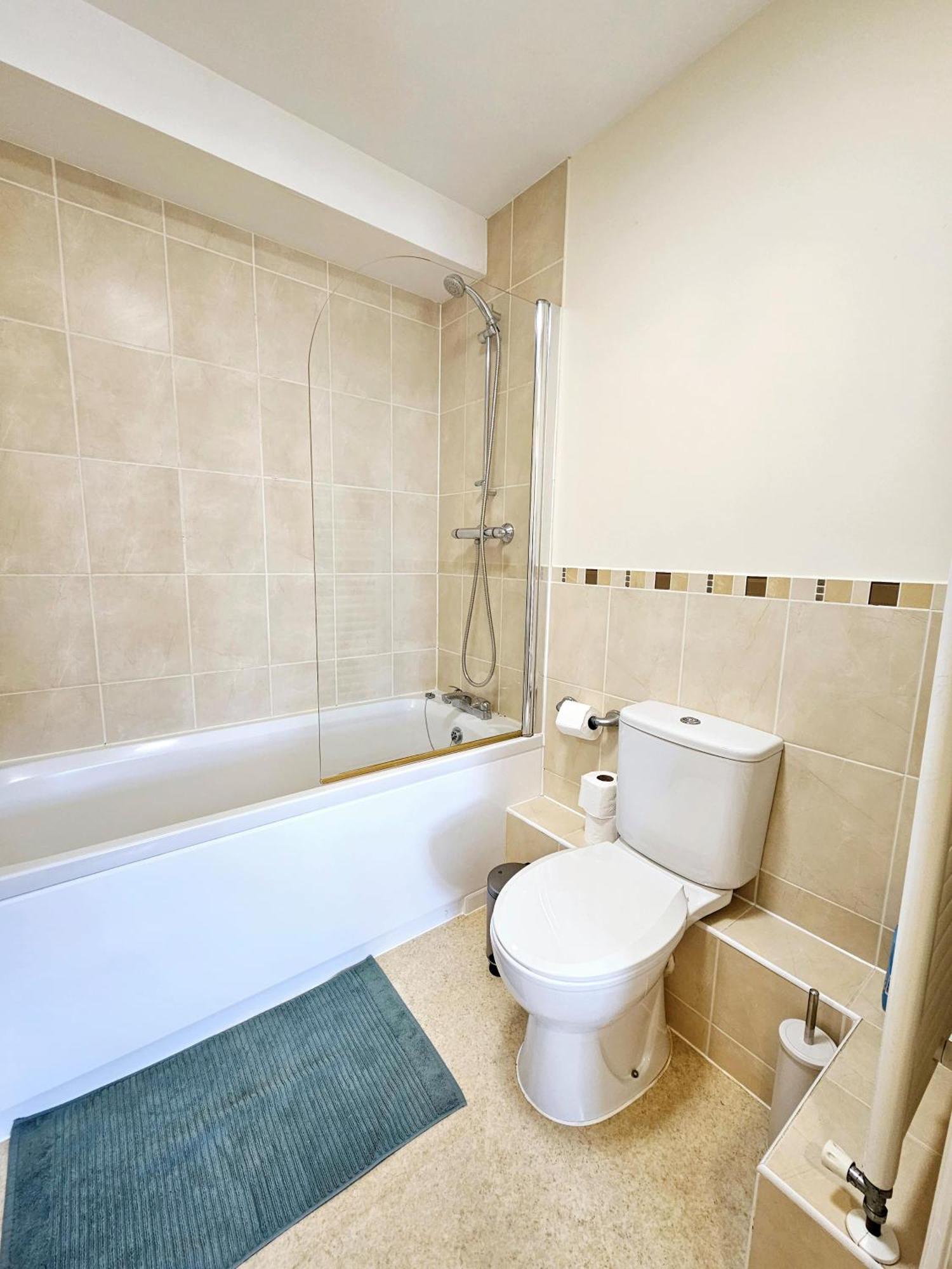 Cityscape Haven: 1 Bedroom Apartment With Terrace And City View Bournemouth Exteriör bild