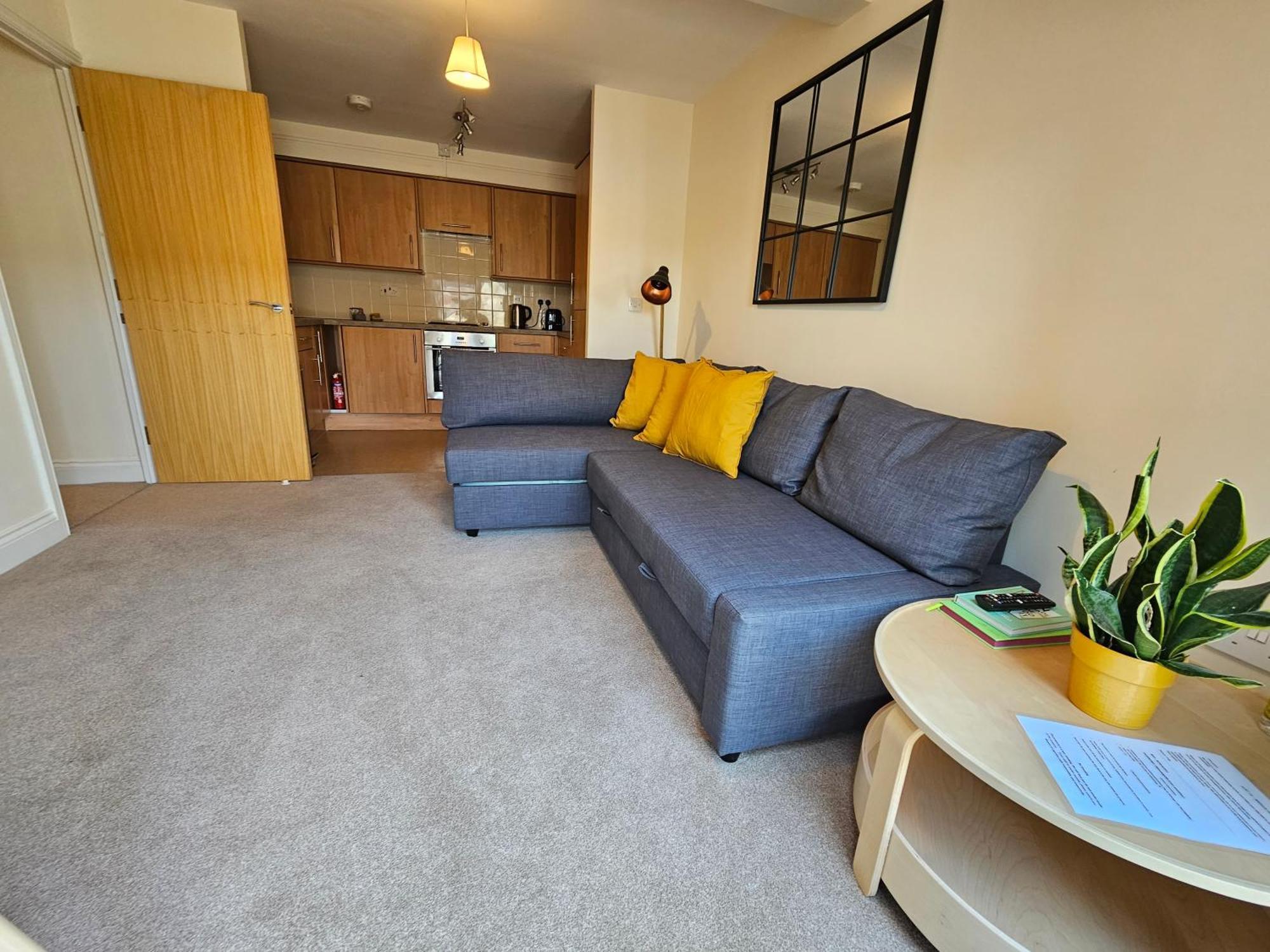 Cityscape Haven: 1 Bedroom Apartment With Terrace And City View Bournemouth Exteriör bild
